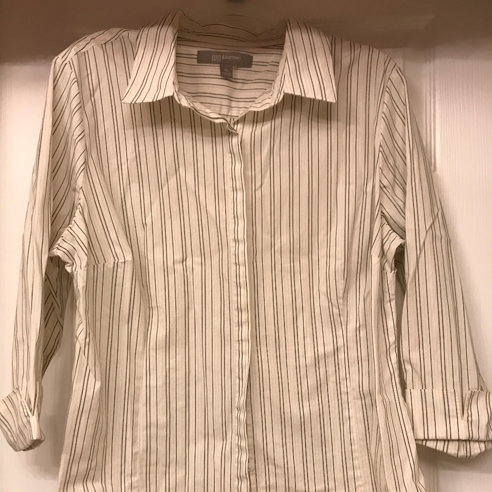 NEW LISTING Women's XL Button Down Striped Blouse